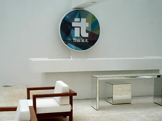 Letra Caixa e Logotipo - it